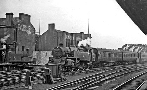Ben Brooksbank / Local train entering Glasgow Central